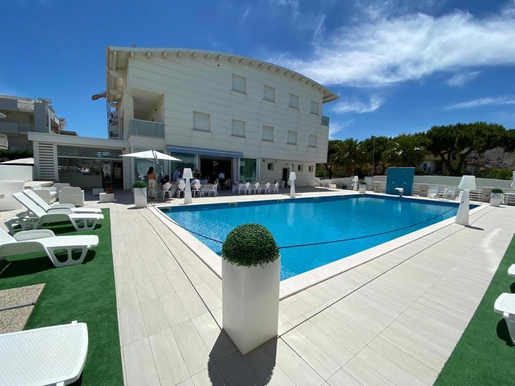 Elite Boutique Hotel Roseto Degli Abruzzi Bagian luar foto